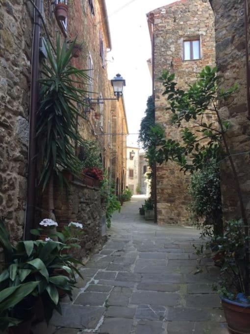 Zauber Im Turm - In Einem Der Schoensten Doerfer Montemerano Exterior foto